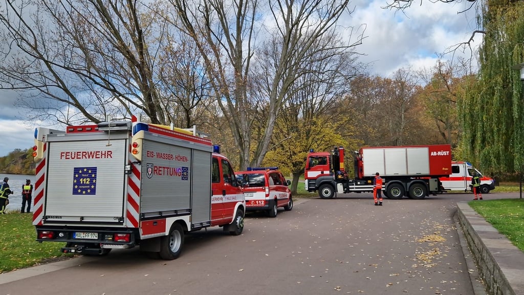 Feuerwehr und Rettungskräfte waren mit einem Großaufgebot vor Ort.