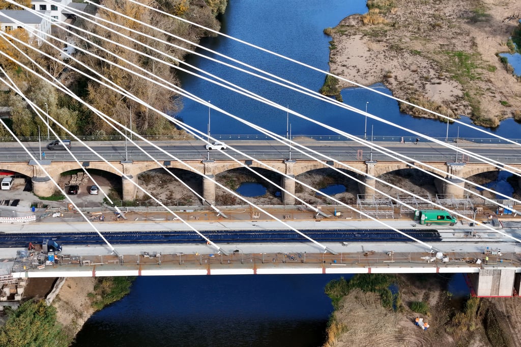 Die Strombrücke wird derzeit erneuert und kann nicht genutzt werden.