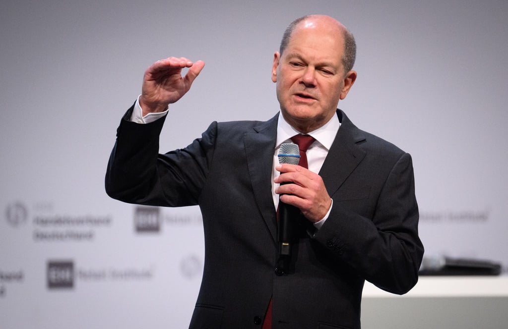 Bundeskanzler Olaf Scholz (SPD) beantwortet Fragen bei einem Termin.
