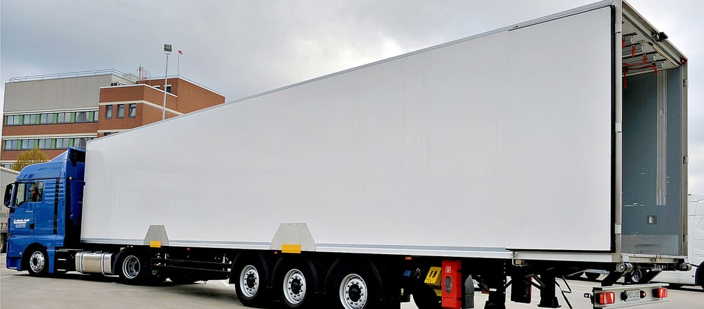 Lang, länger, Lang-Lkw: Solche Fahrzeuge könnten künftig auch durch den Burgenlandkreis rollen.