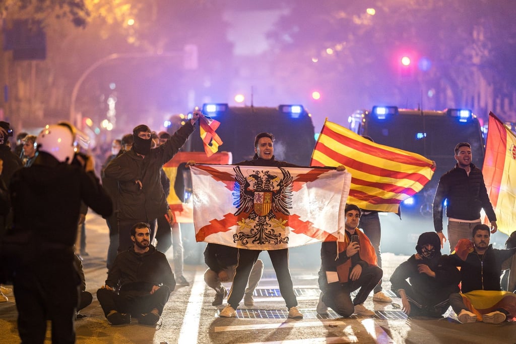 Tausende von Menschen beschimpften in den letzten Tagen Sánchez.