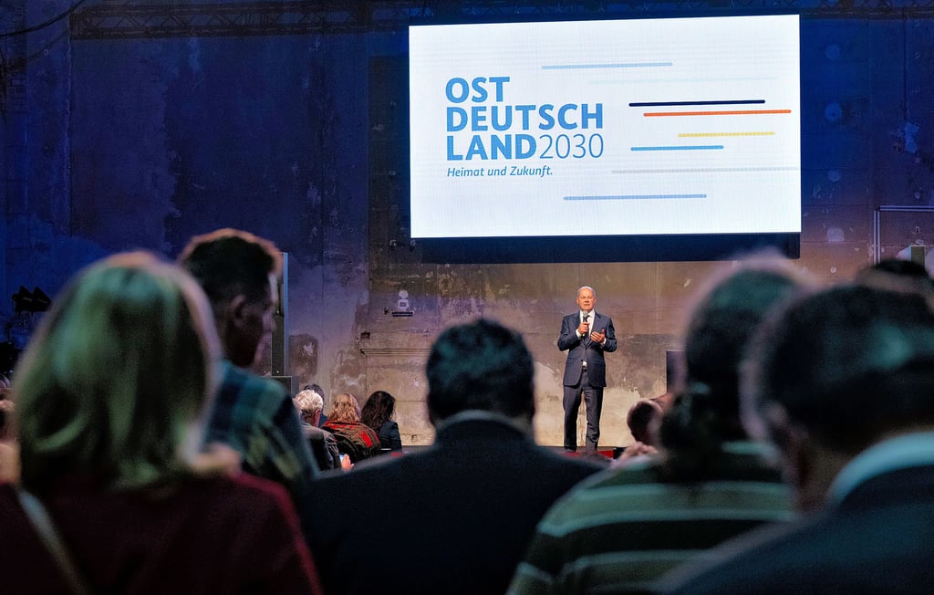 Bundeskanzler Olaf Scholz (SPD) will „unbedingt“, dass sich Intel in Magdeburg ansiedelt, beteuerte er bei der Konferenz in Leipzig.