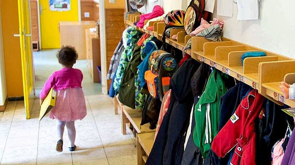 In Sachsen-Anhalt hat man sich für die Geschwisterkindregelung entschieden. Demnach zahlen Eltern nur für ihr ältestes Kind.