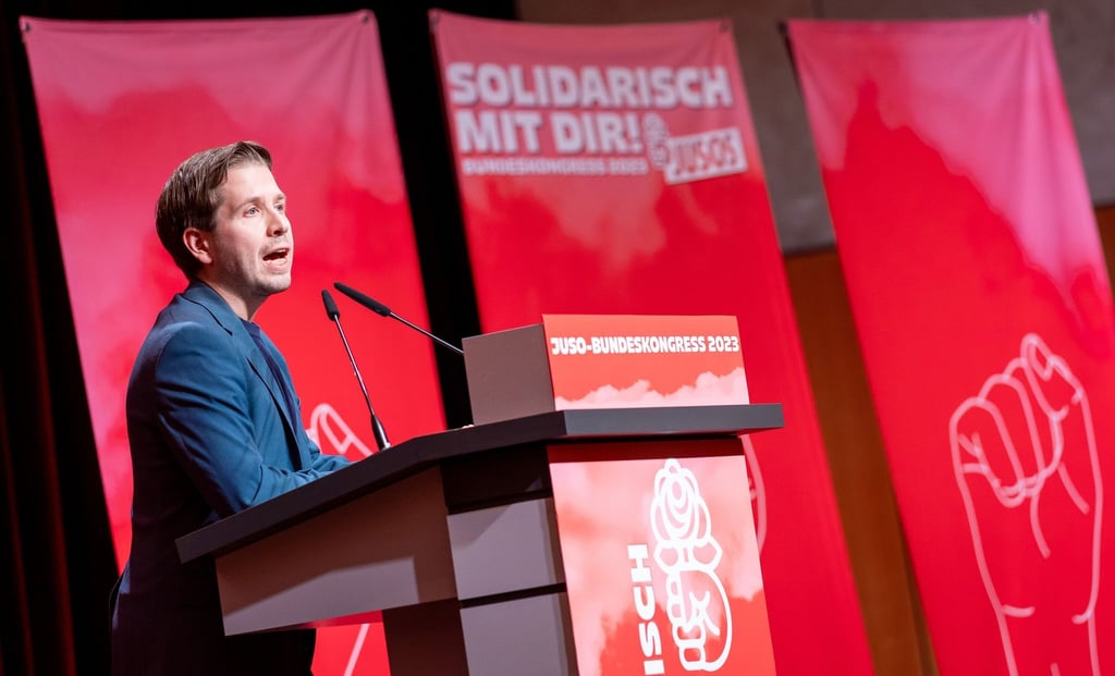Kevin Kühnert, Generalsekretär der SPD, spricht beim Bundeskongress der Jungsozialisten.