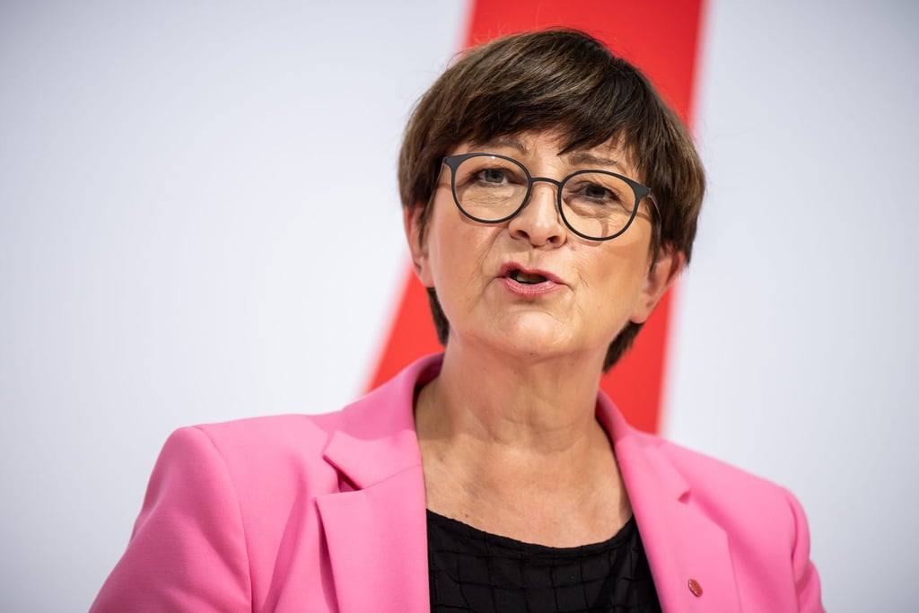 „Klar ist, wir werden weder beim Klimaschutz und seiner sozialgerechten Ausgestaltung noch beim Sozialstaat Einsparungen zulassen“, sagt SPD-Parteichefin Saskia Esken.