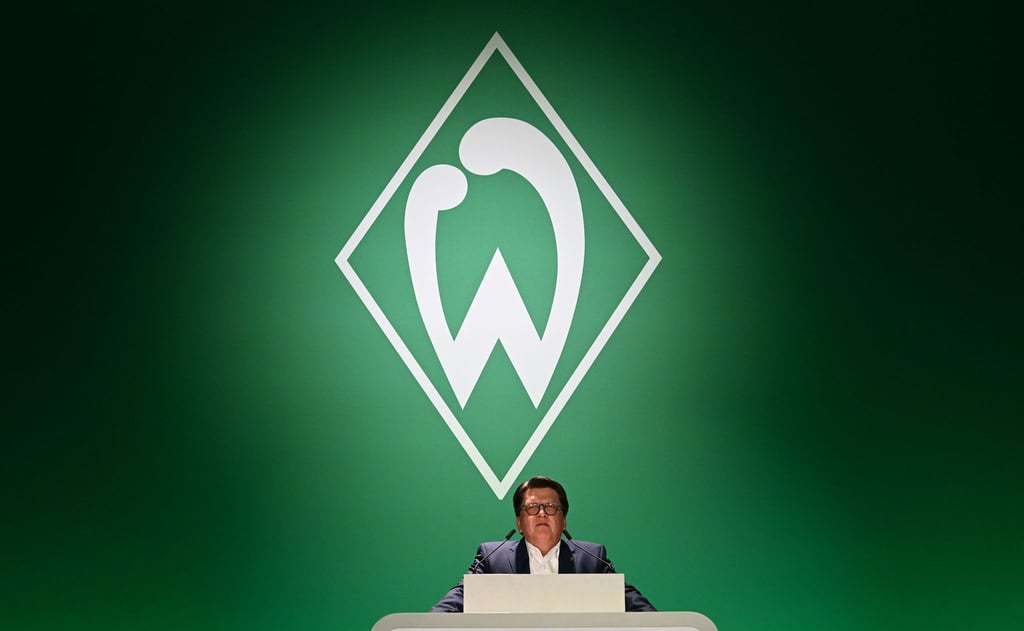 Präsident Hubertus Hess-Grunewald spricht auf der Mitgliederversammlung.