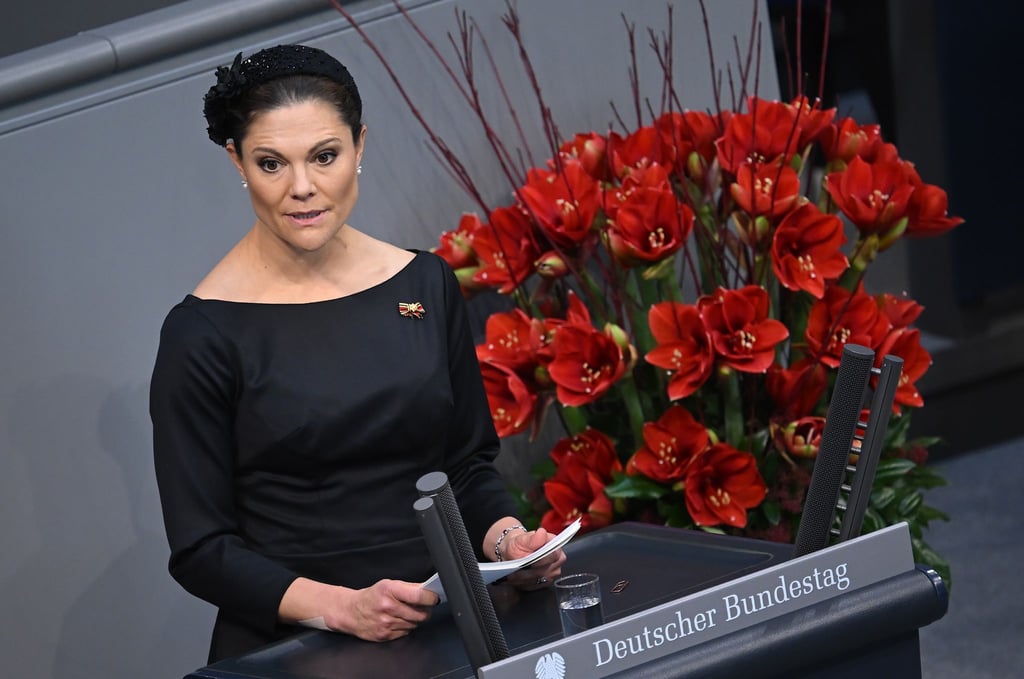 Die schwedische Kronprinzessin Victoria spricht bei der zentralen Gedenkveranstaltung zum Volkstrauertag im Deutschen Bundestag.