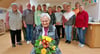 Mit einem Blumenstrauß und einem Ständchen haben die Mitglieder des Feuerwehrchors aus Sandersleben ihre Leiterin Ursula Töffels offiziell verabschiedet. Mit 87 Jahren gibt sie die Leitung an ihre Tochter ab, dem Chor will sie als Sängerin aber treu bleiben.