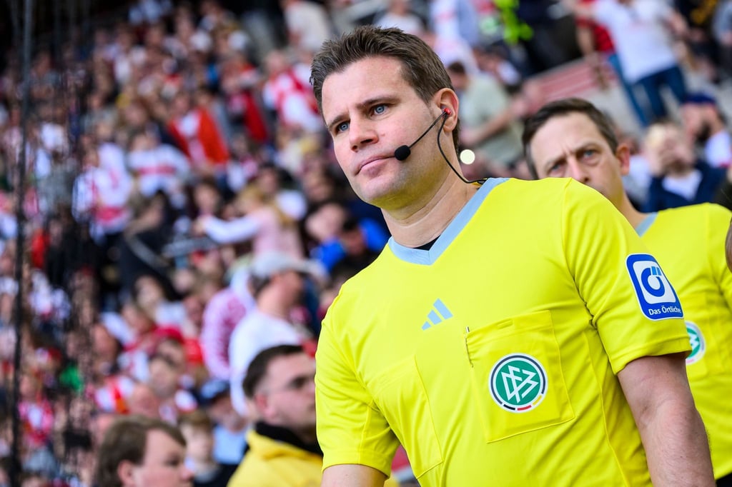 Schiedsrichter Felix Brych stellt den Rekord der meisten Bundesliga-Spiele ein.