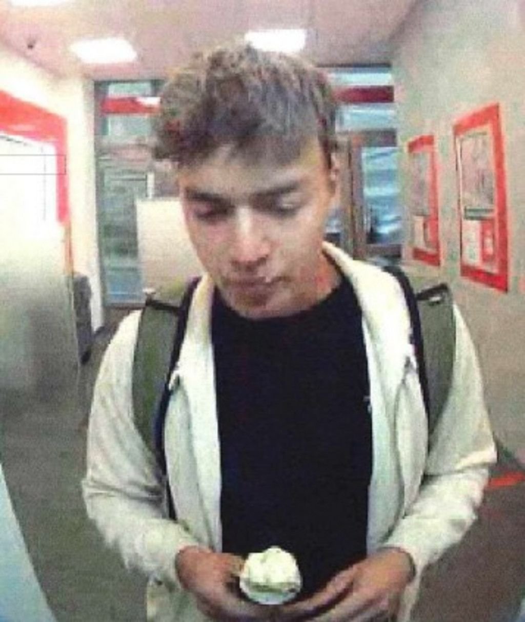 Dieser Mann soll in Halle unberechtigt Geld abgehoben haben.