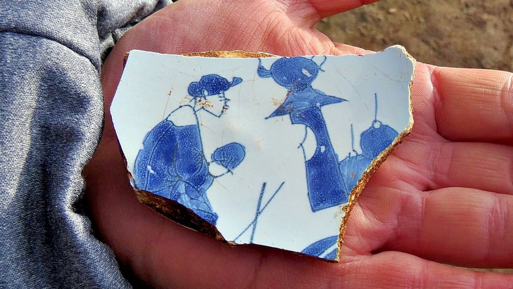 Diese Fayence-Scherbe hat es in sich und erfreut die Archäologenherzen. Gefunden in der Altmark, an der künftigen A14-Trasse bei Geestgottberg (Seehausen) kurz vor der Elbe.