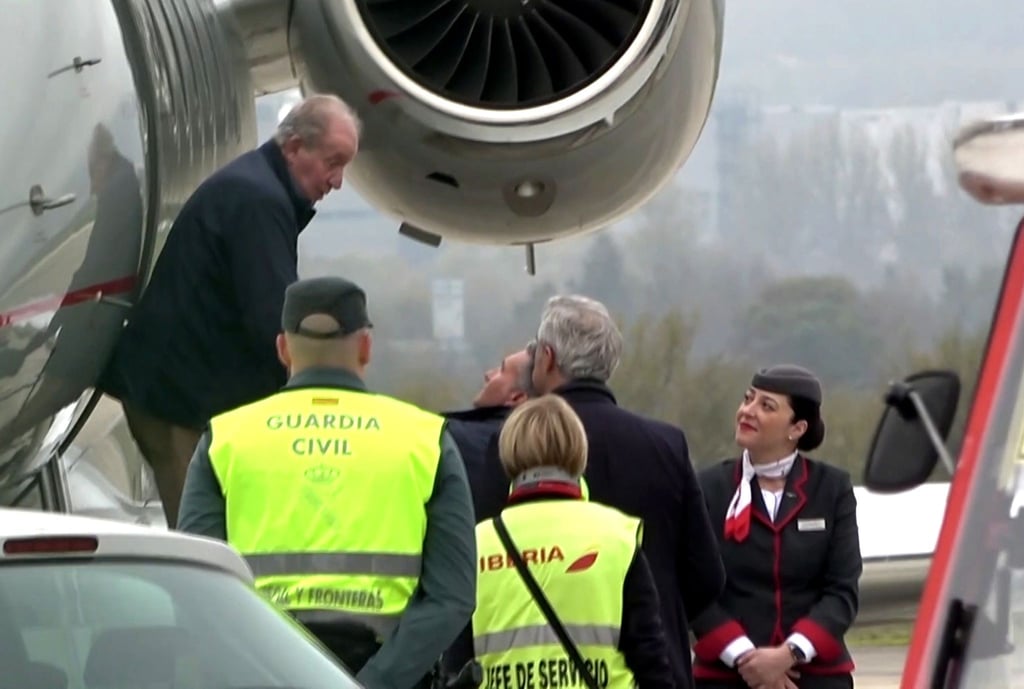 Altkönig Juan Carlos ist im Privatjet nach Spanien gekommen.