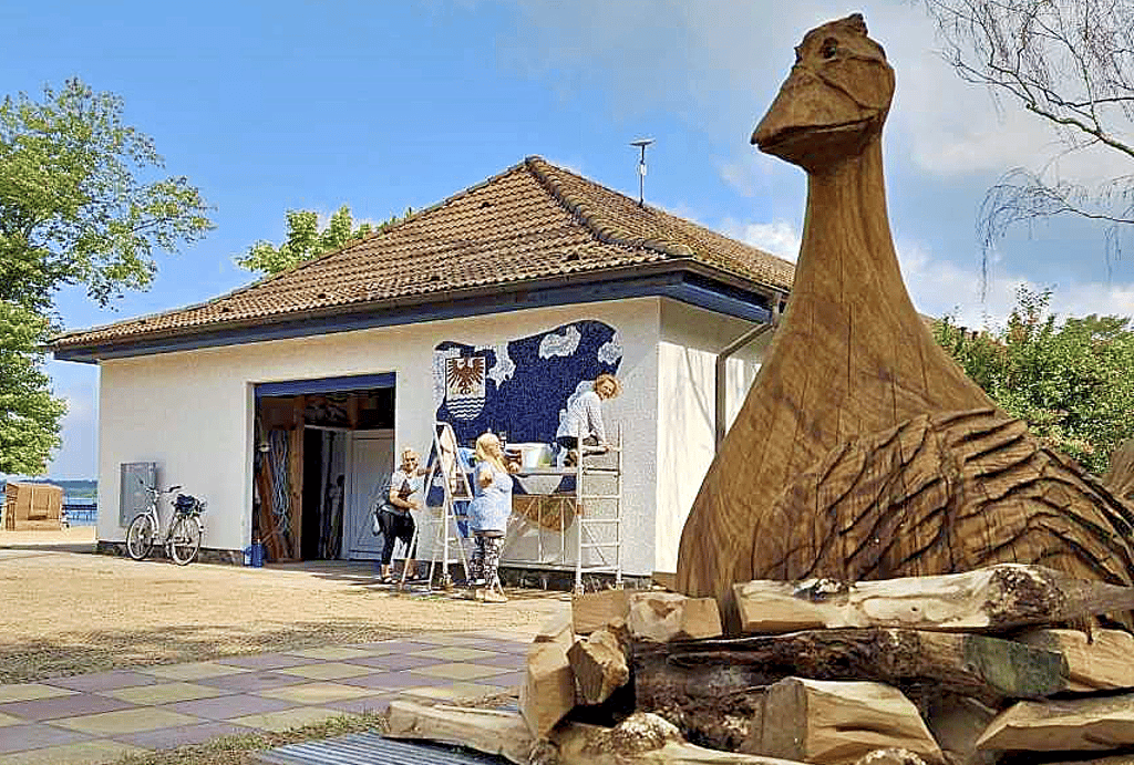 Die Gans Agathe wurde zum Maskottchen aufgebaut – unübersehbar zum Beispiel im Strandbad.