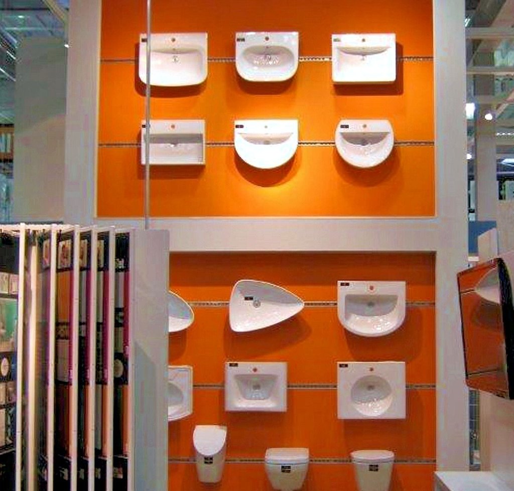 Eine Ausstellungswand in einem holländischen Baumarkt, die die Firma Leibe in der Werkstatt vorgefertigt und dann vor Ort aufgebaut hat.
