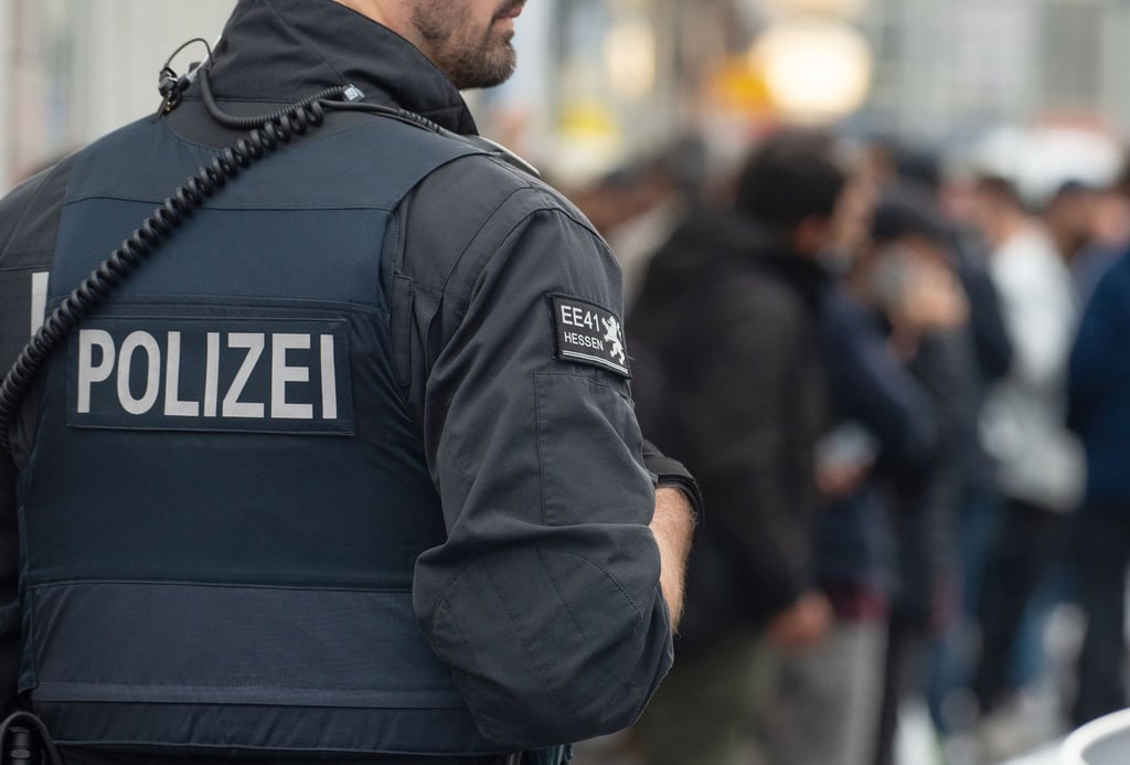 Ein 18-Jähriger soll eine staatsgefährdende Gewalttat vorbereitet haben (Symbolbild).