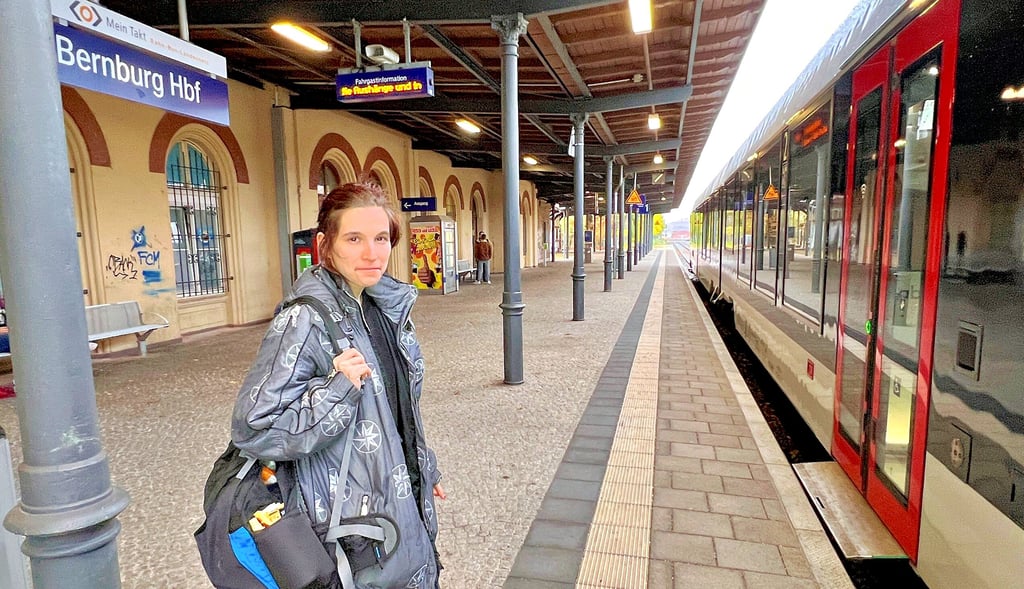 Nina Baum pendelt zurzeit wegen eines Praktikums von Magdeburg nach Bernburg.