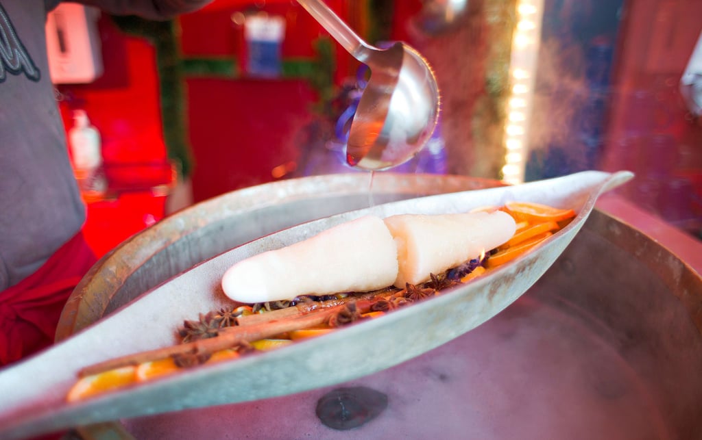 Die beliebte Feuerzangenbowle findet in diesem Jahr den Weg zurück auf die Burgweihnacht Oebisfelde.