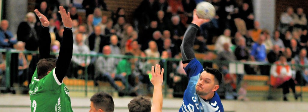Kevin Reiske (rechts) und seine Mitspieler der TSG Calbe waren von den Magdeburgern nur selten zu stoppen.