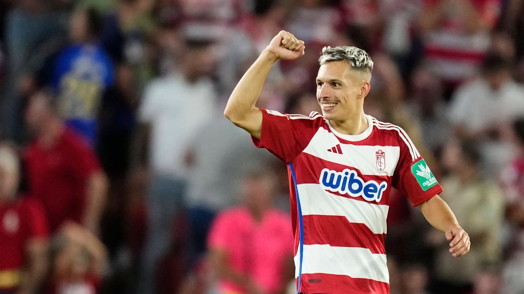 Bryan Zaragoza feiert sein zweites Tor gegen Barca.