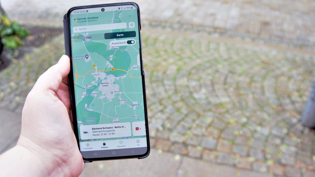 In der App "Too Good To Go" können Nutzer sich in der eigenen Region Anbieter der Überraschungstüten anzeigen lassen.
