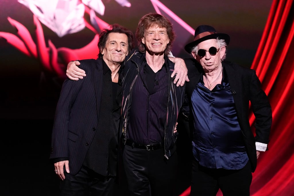 Ronnie Wood (l-r), Mick Jagger und Keith Richards von den Rolling Stones während einer Pressekonferenz zur Veröffentlichung des neuen Albums „Hackney Diamonds“.