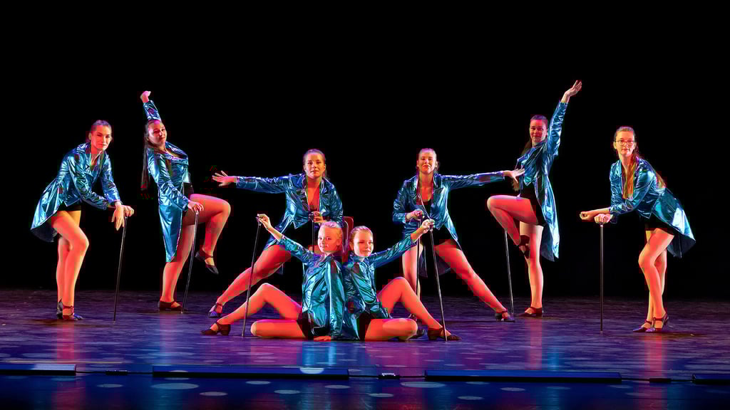 In Kostümen und perfekt aufeinander abgestimmt, begiestert der Dessauer Tanzverein „Sunshine“ seit 25 Jahren die Zuschauer.
