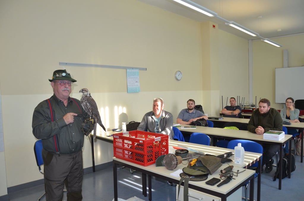 Angehende Jäger werden in der Kreisvolkshochschule Oschersleben ausgebildet.