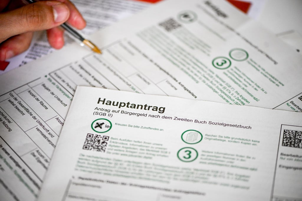 Zum Jahresanfang 2024 steigt das Bürgergeld in der Grundsicherung im Schnitt um rund zwölf Prozent.