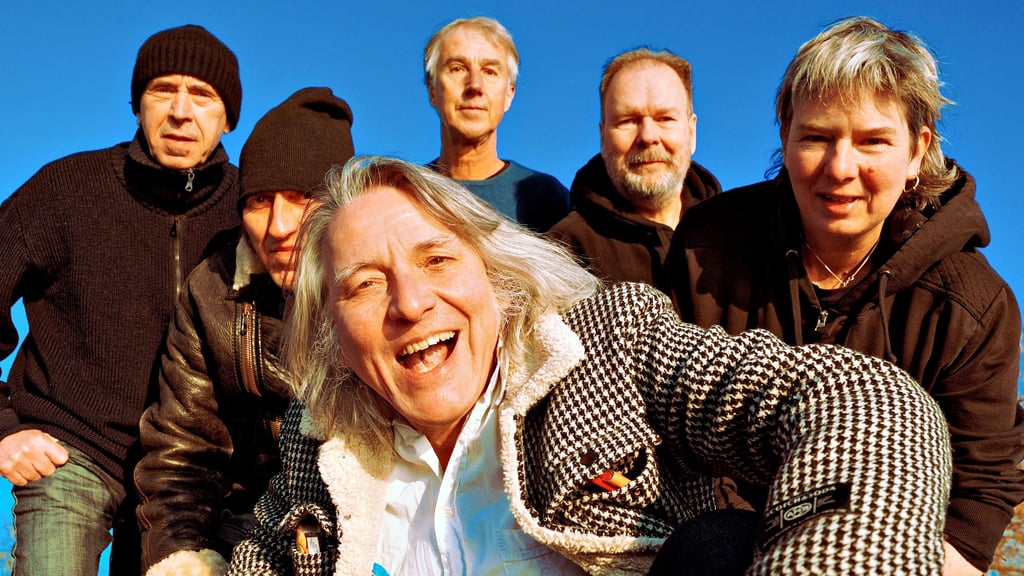 Sänger Peter Hein (vorn) mit der Band Fehlfarben