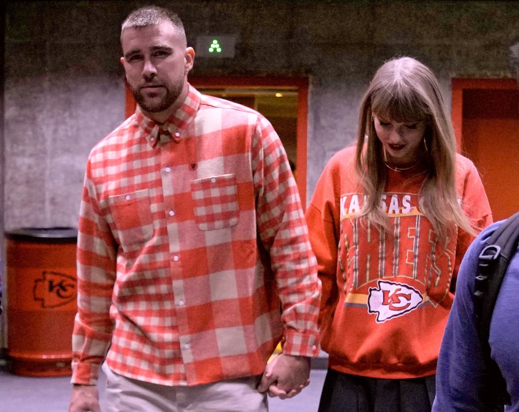 Travis Kelce (l) und Taylor Swift Ende Oktober in Kansas City.