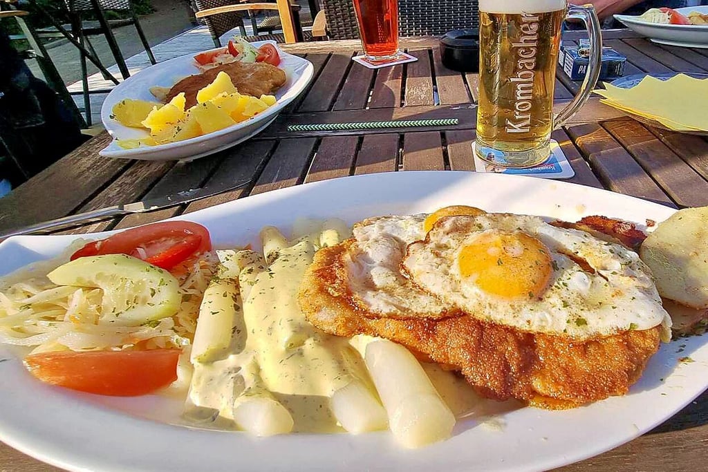 Was wird man als Gast für das Schnitzel mit Spargel im Frühjahr 2024 in einem Havelberger Restaurant wohl ausgeben müssen?