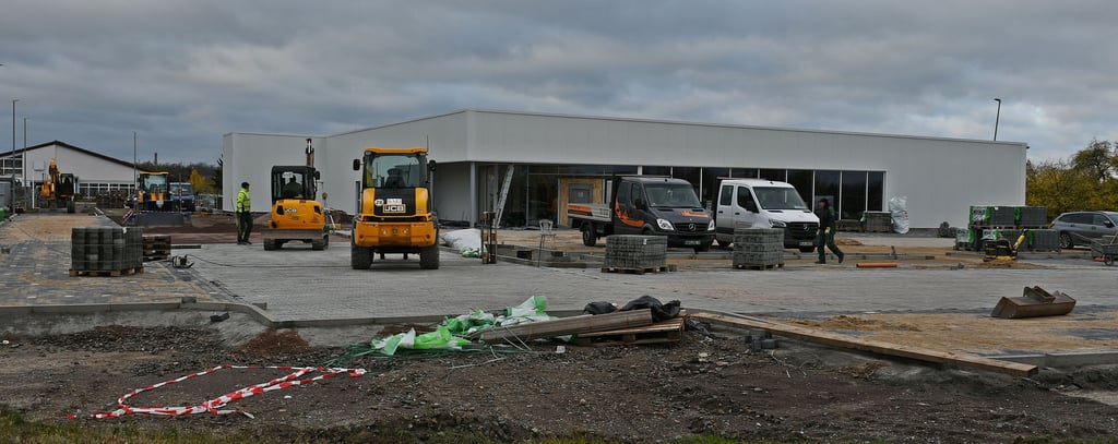 Der Neubau des Aldi-Marktes befindet sich auf der Zielgeraden. Die Filiale soll energetisch auf den neuesten Stand gebracht werden.