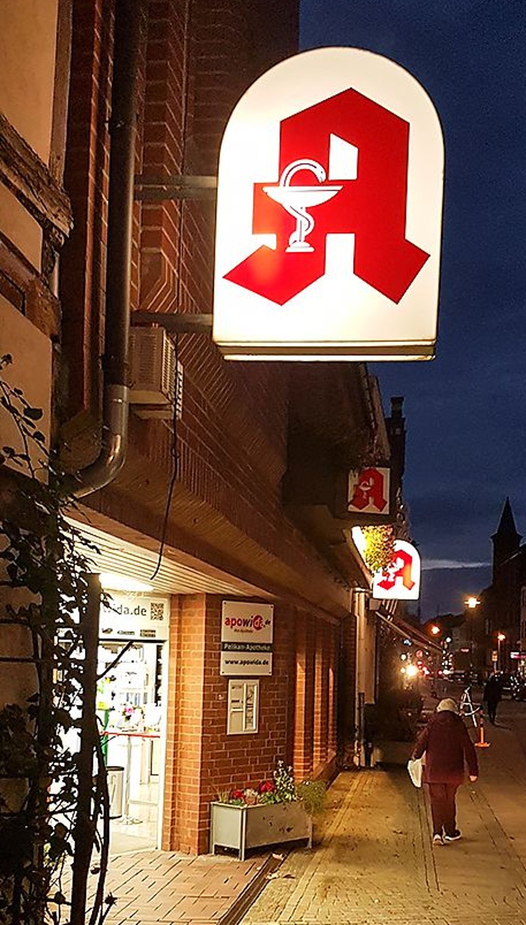 Finstere Aussichten. Deshalb wird erneut wie hier in der apowida-Apotheke in Osterburg gestreikt.
