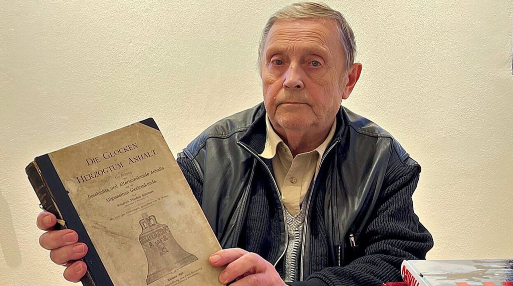 Hans-Joachim Mellies mit einem seltenen Exemplar in der Hand