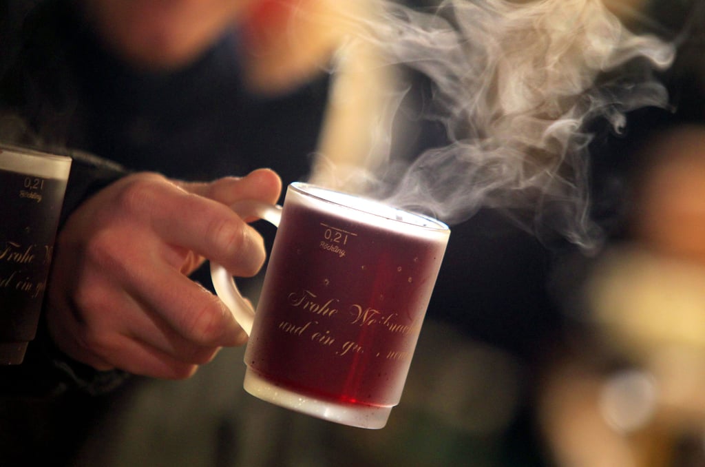Symbolfoto - Auch Glühwein und Gegrilltes wird es auf dem Riestedter Weihnachtsmarkt geben.
