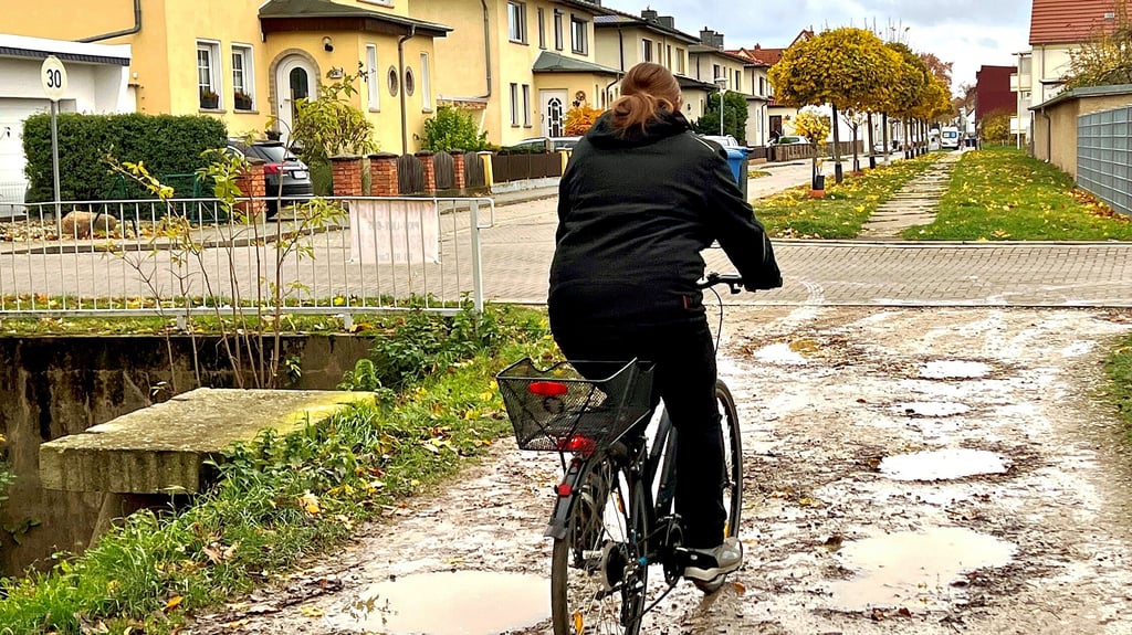 2024 soll der Ausbau der Straße Am Wäldchen in Güsten beginnen. Dann sind auch die Zeiten matschiger Radtouren nach und von Ilberstedt vorbei.