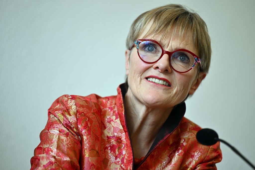 Ulrike Lorenz, Präsidentin der Klassik Stiftung Weimar, sitzt im Bauhaus Museum.