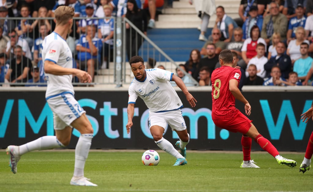 Es stellt sich die Frage: Reicht es bei Leon Bell Bell (am Ball) in Osnabrück für die Startelf?