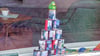 Blick ins Schaufenster des Kreisverbandes von Bündnis 90/Grüne in Wittenberg.  Inzwischen ist die Gesichter-Pyramide  abgeräumt. 