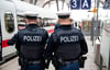 Ein verwirrter 27-Jähriger, der auf den Gleisen des Merseburger Bahnhofs unterwegs war, hat in der Nacht von Dienstag auf Mittwoch einen Polizeieinsatz ausgelöst.