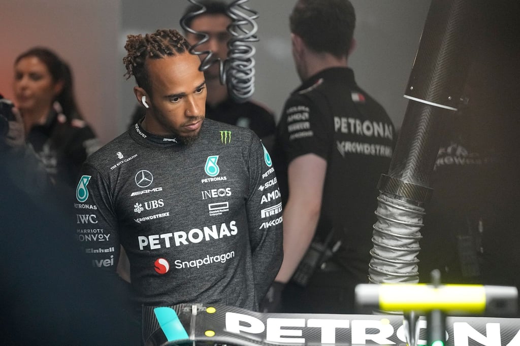 Das Umfeld von Lewis Hamilton soll vor dem neuen Mercedes-Vertrag Kontakt mit Red Bull aufgenommen haben.