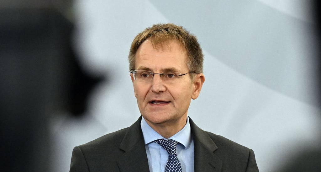 Generalbundesanwalt Peter Frank soll nach dpa-Informationen als Nachfolger von Peter Müller als Richter ans Bundesverfassungsgericht in Karlsruhe wechseln.