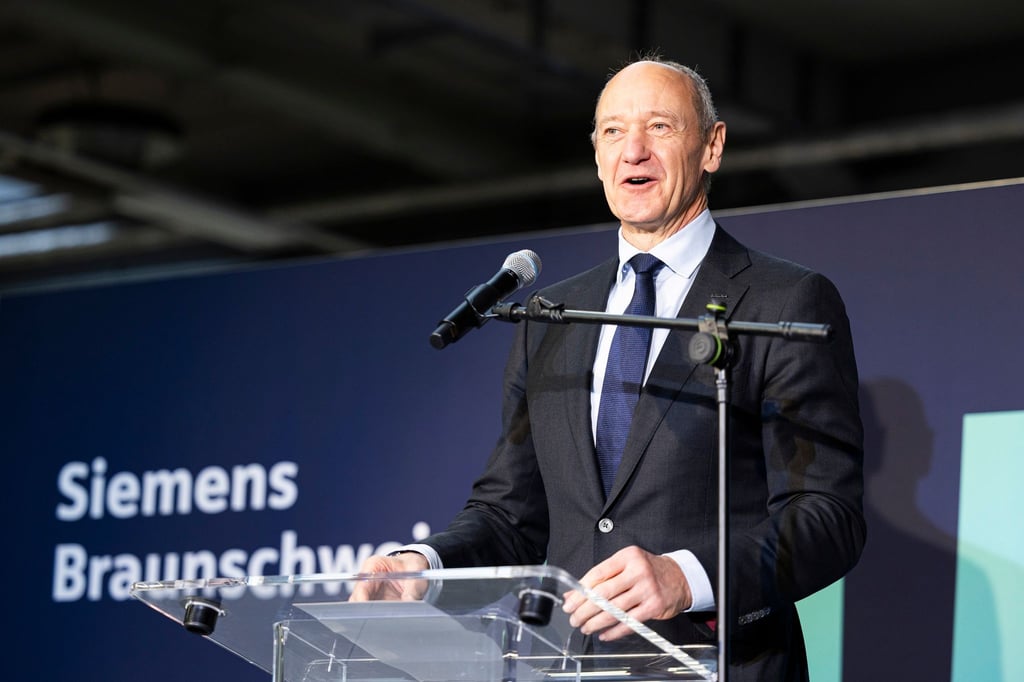 Konzernchef Roland Busch spricht zum 150-jährigen Bestehen des Siemens- Mobility-Werks in Braunschweig.