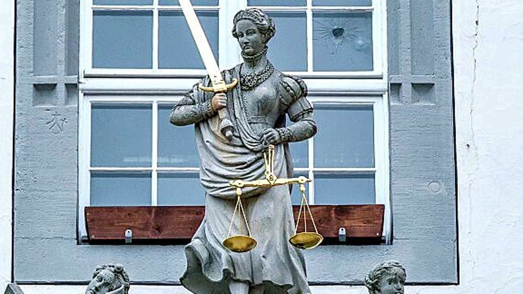 Justitia auf dem Portal des Altes Rathauses in Wittenberg
