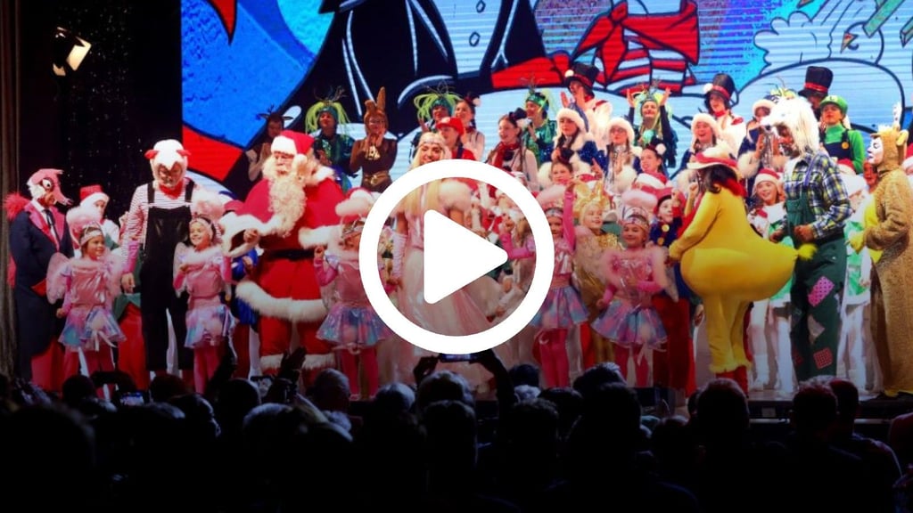 Die Weihnachtsrevue im Steintor Halle hat schon zur ersten Durchlaufprobe mit Publikum für Begeisterungsstürme gesorgt. Am Freitag ist Premiere für „Herrn Fuchs, Felix und das Weihnachts-Elixier“.