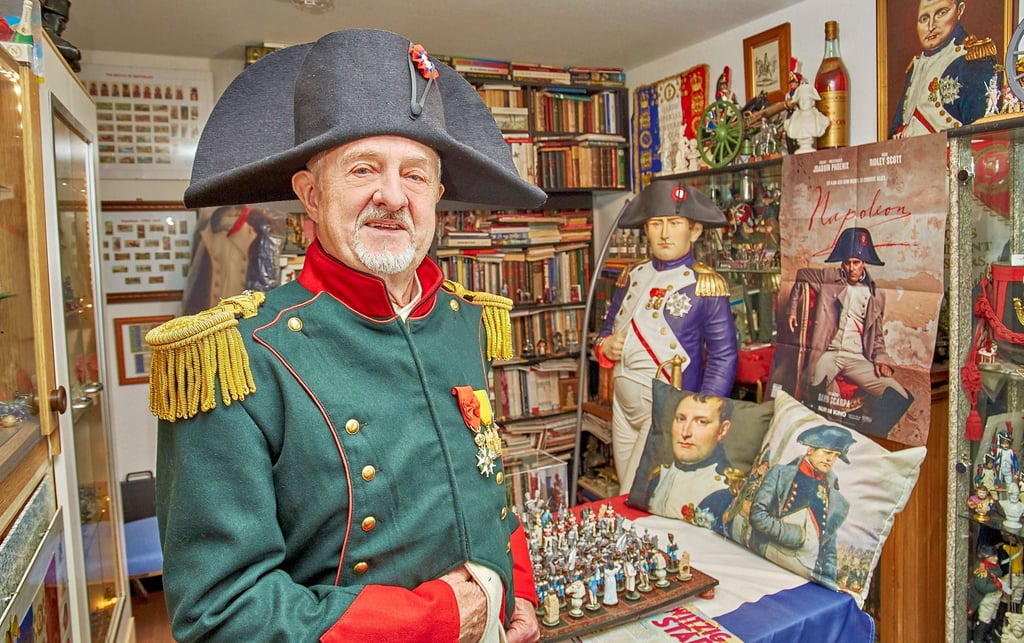 Karl-Heinz Wittich ist der wohl größte Napoleon-Fan in Bernburg. Zum Kinostart des neuen Films hat er sich in Schale geworfen.