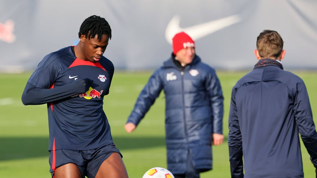 El Chadaille Bitshiabu hier im Training von RB Leipzig.