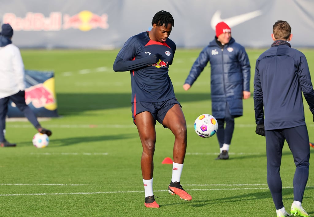 El Chadaille Bitshiabu hier im Training von RB Leipzig.