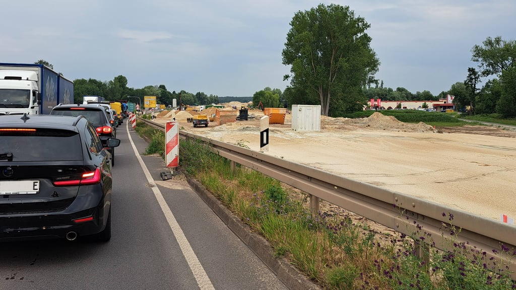 Bauarbeiten an der Nordverlängerung der A14 bei Stendal: Die Strecke zur Anschlussstelle Stendal soll bis 2025 fertig werden.
