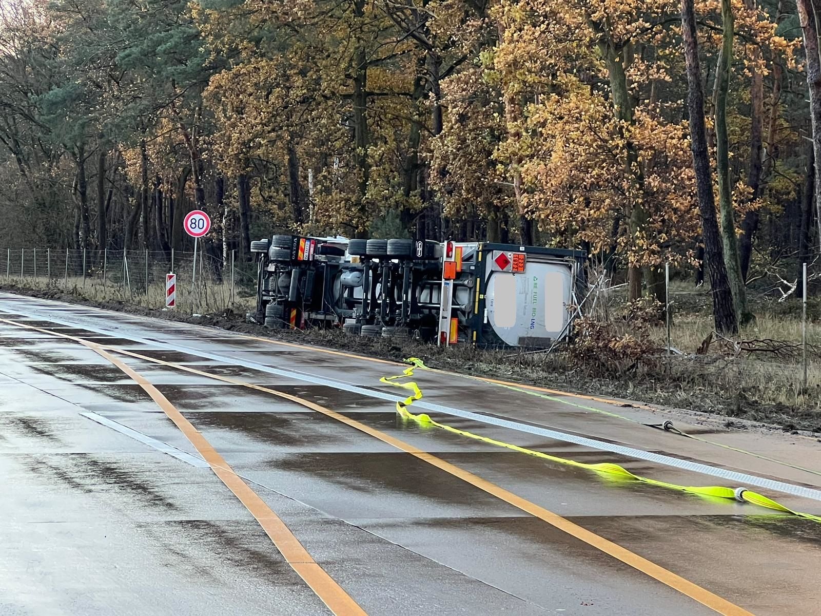 Vollsperrung: Gefahrgut-Unfall Auf A2 Bei Burg! Verkehrschaos Am ...